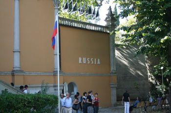 Venice Biennale jury steps down amid rising tensions over Russia and Israel